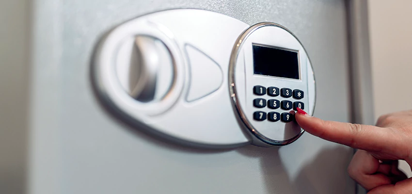 Jewelry Safe Cracking in Stanford, California