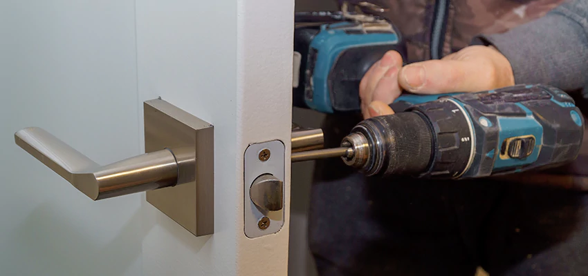 Broken Door Handle Lock Repair in Stanford, California